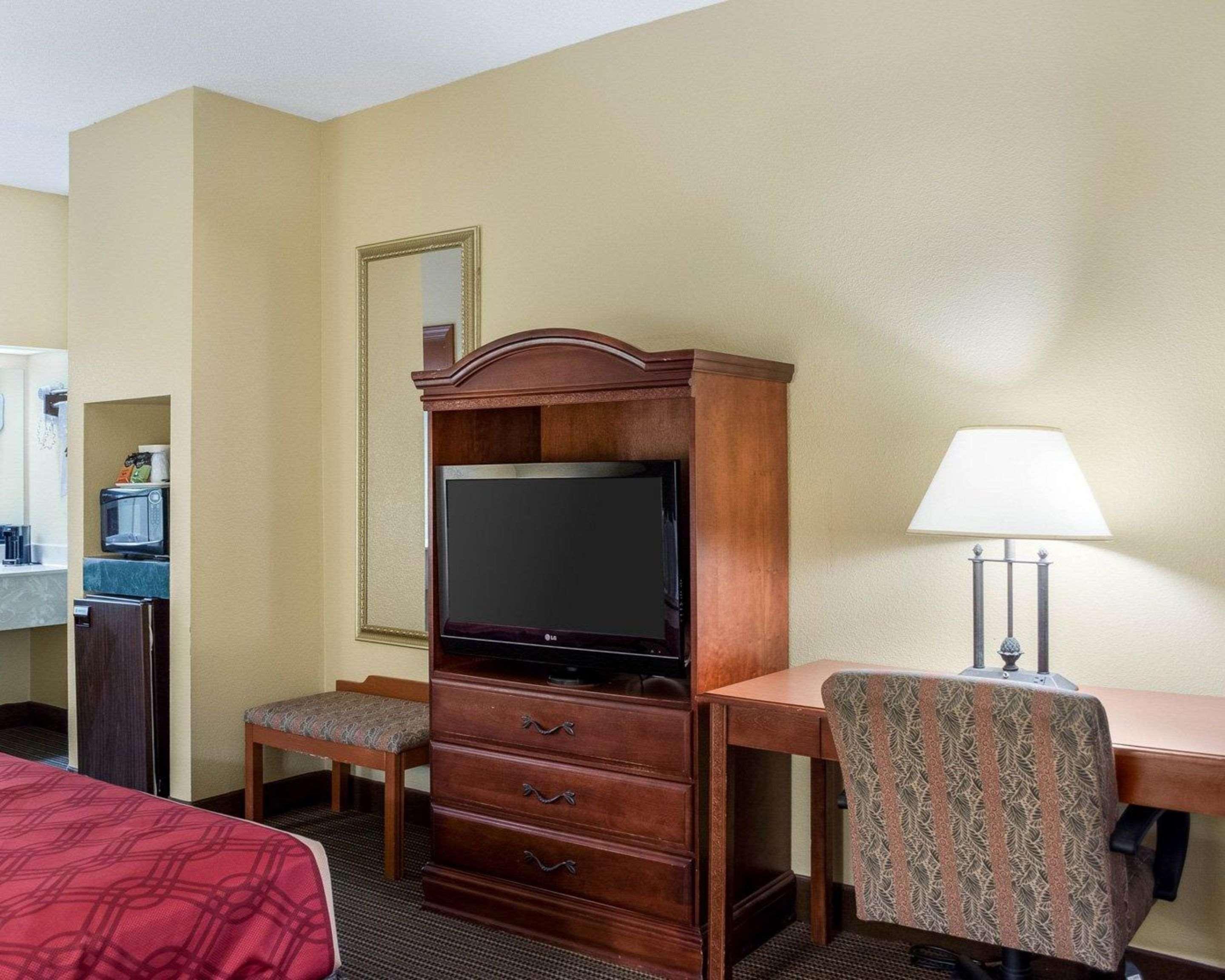 Econo Lodge By Choice Greenville Bagian luar foto