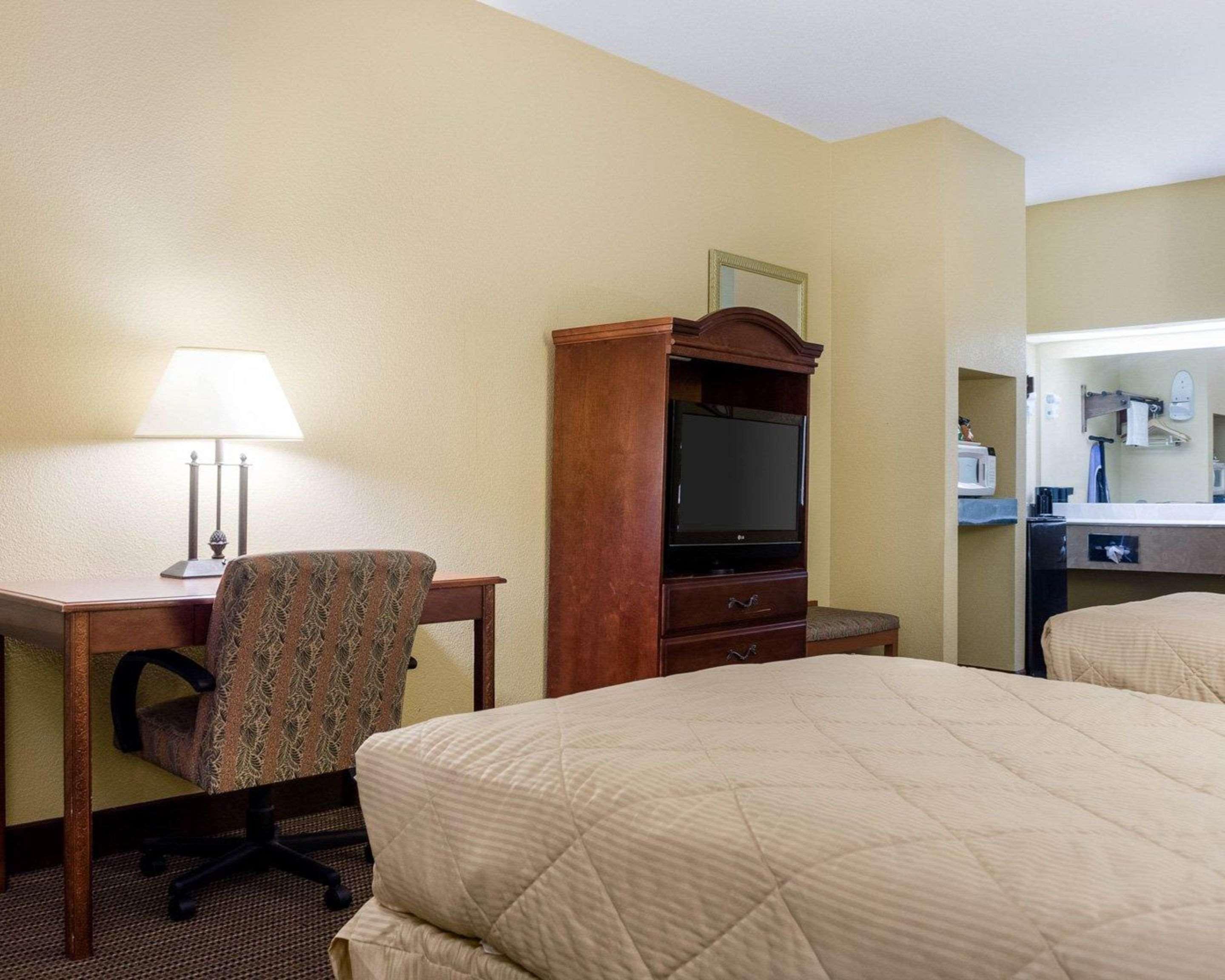 Econo Lodge By Choice Greenville Bagian luar foto