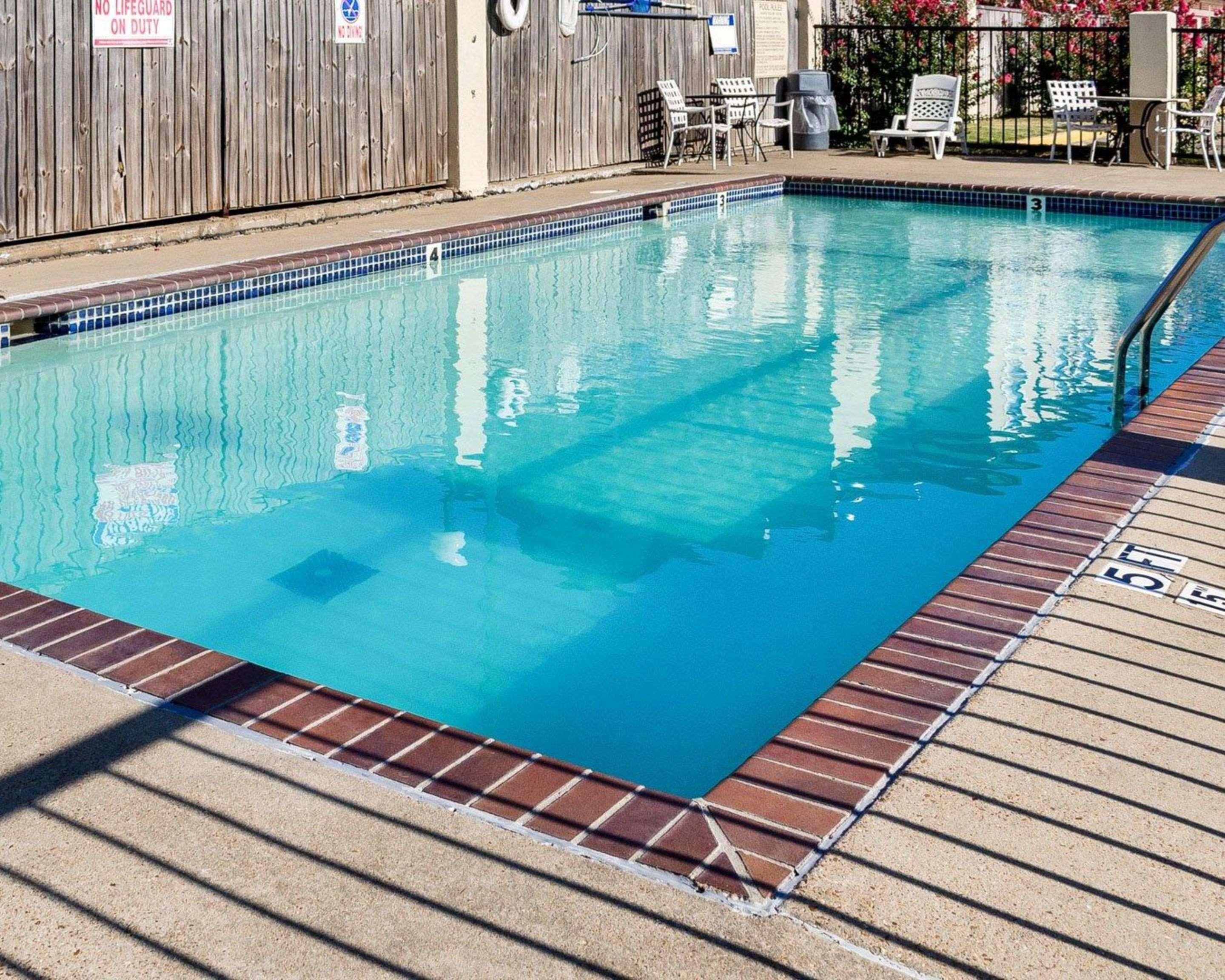 Econo Lodge By Choice Greenville Bagian luar foto