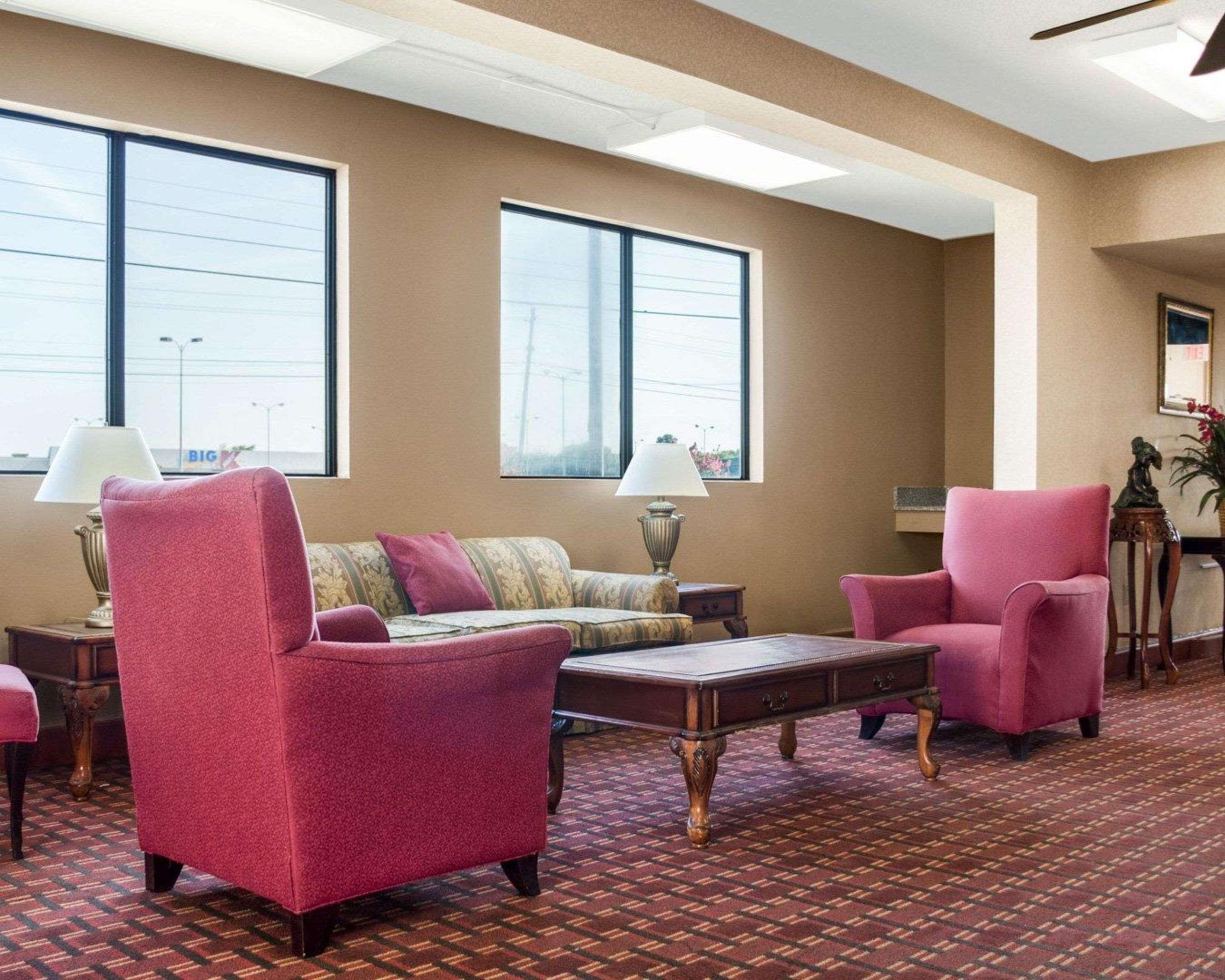 Econo Lodge By Choice Greenville Bagian luar foto