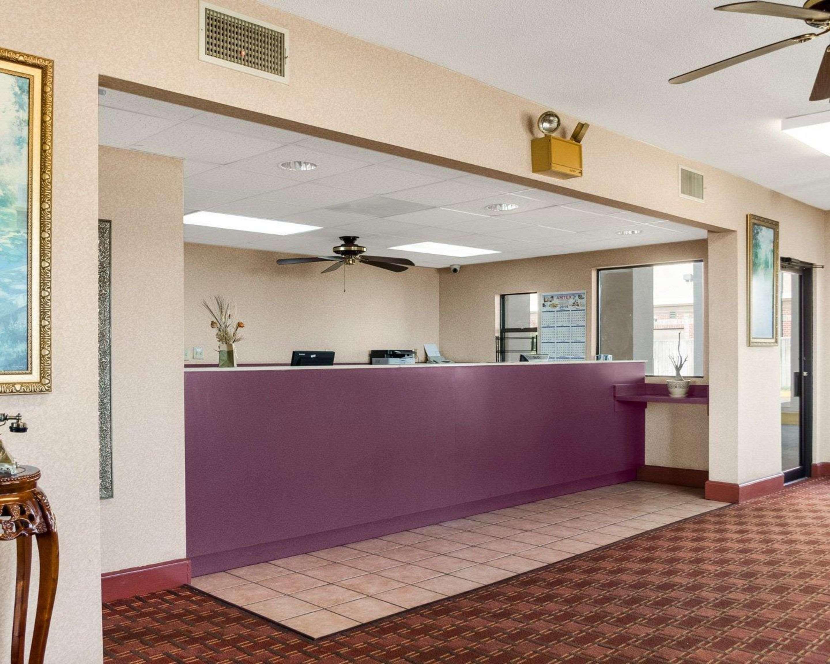 Econo Lodge By Choice Greenville Bagian luar foto