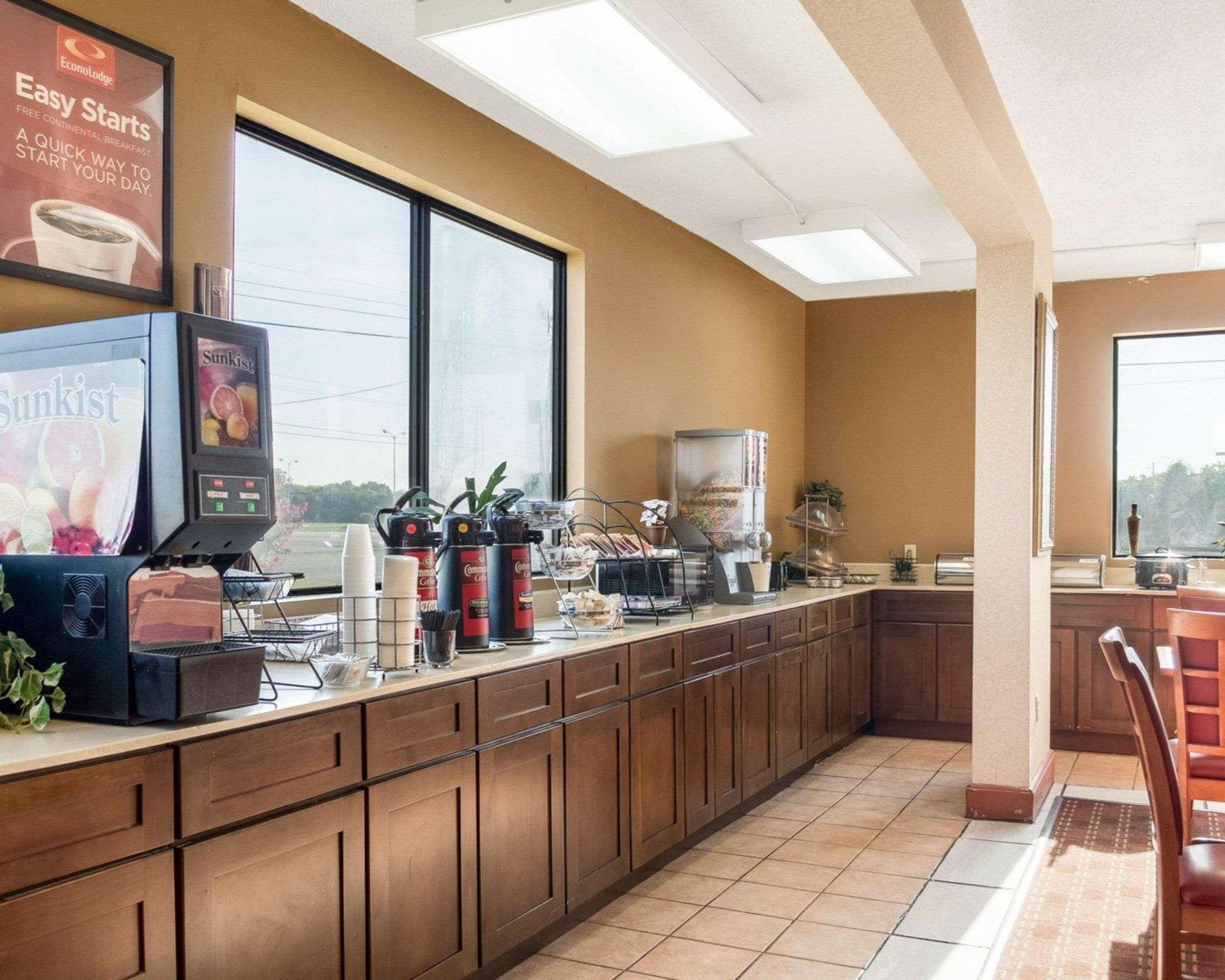 Econo Lodge By Choice Greenville Bagian luar foto
