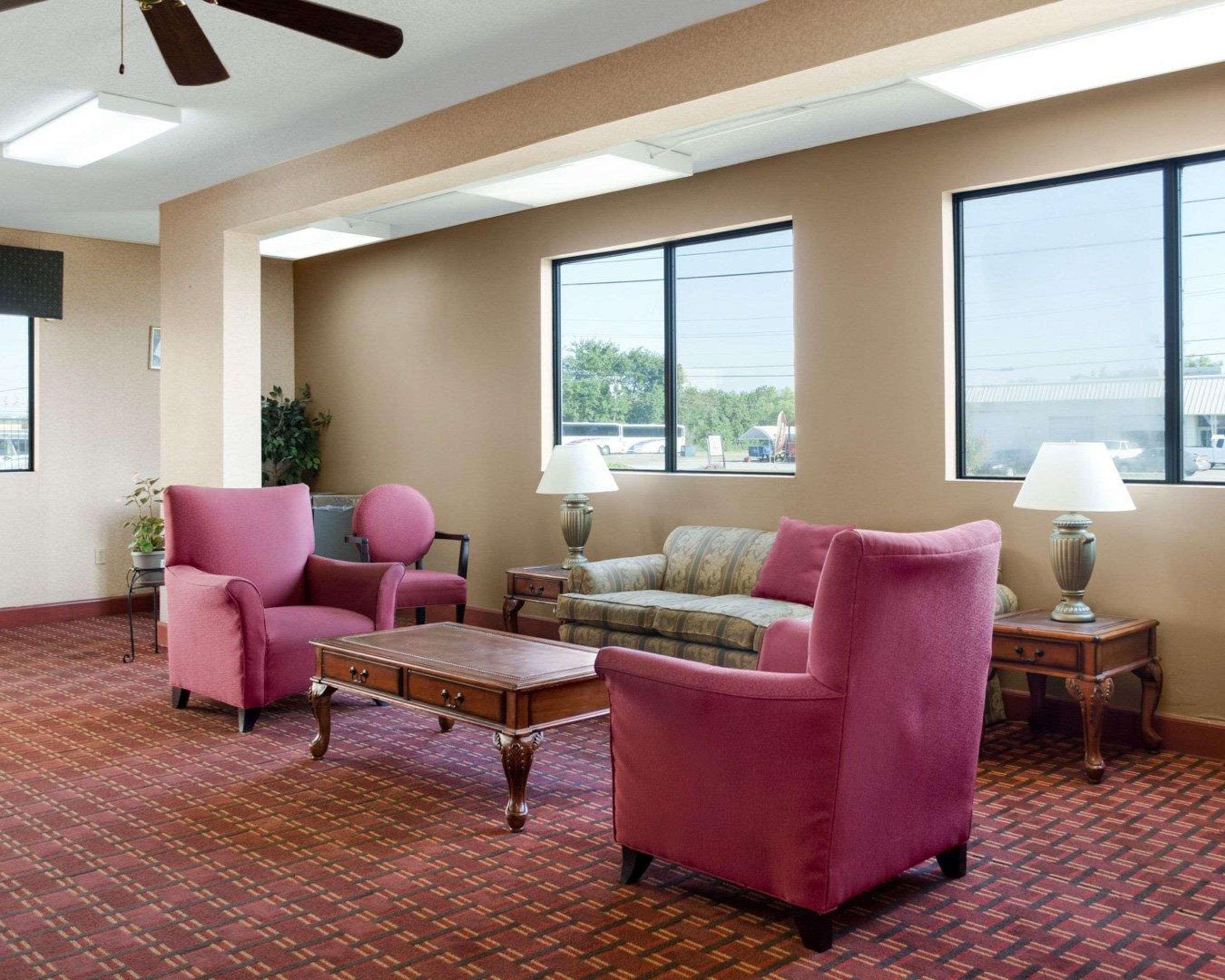 Econo Lodge By Choice Greenville Bagian luar foto